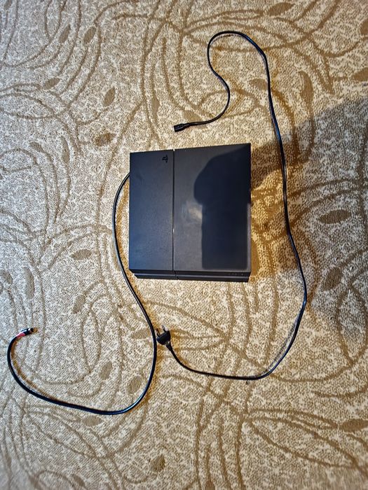 Продам пс4 в хорошем состоянии