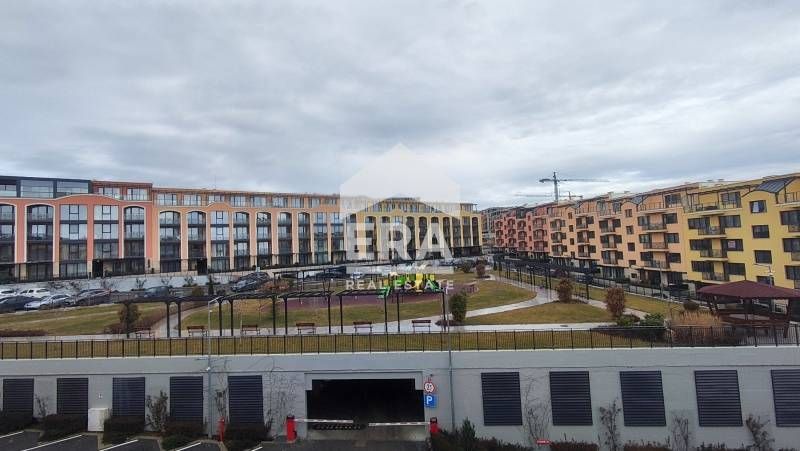 ЕКСКЛУЗИВНО! Двустаен новообзаведен апартамент с паркомясто под наем в