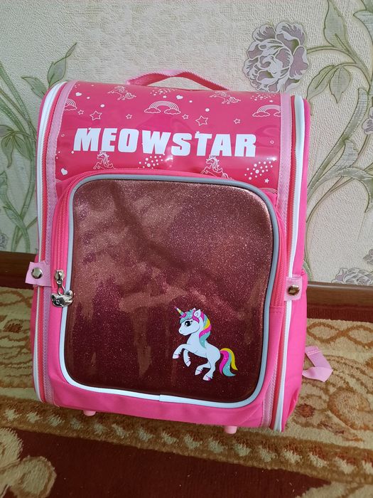 Продам рюкзак розовый  7000 тенге.