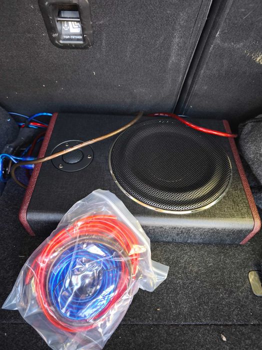 Бас каса с вграден усилвател за под седалка