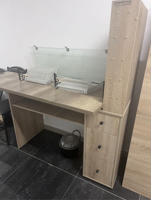 Продам столы для маникюра и парикмахера