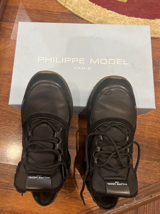 Продам мужские кроссовки PHILIPPE MODEL