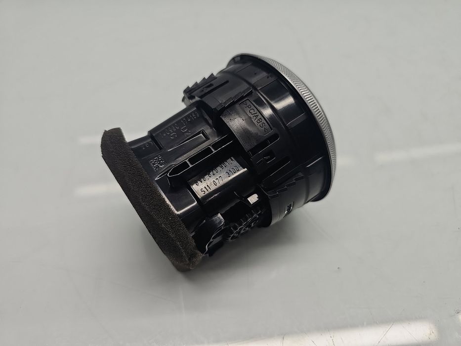 Grila aerisire centrala stanga AUDI A3 (8VS) [Fabr 2013-prezent] 8V082