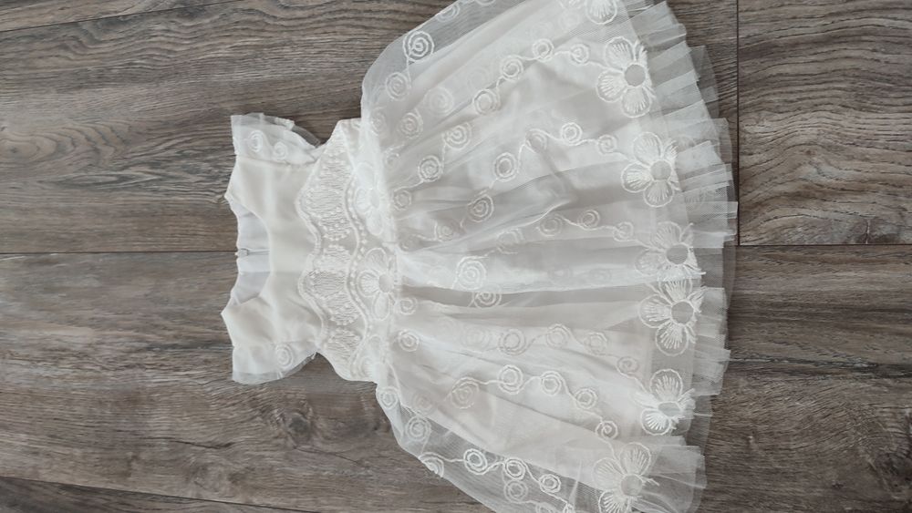 Рокли и дрешки за 1-2 годишно момиченце