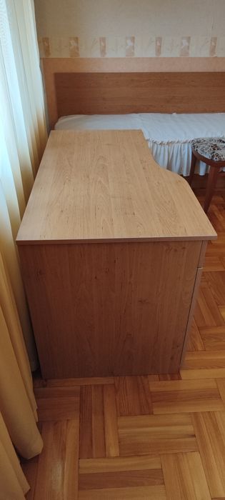 Бюро за детска стая