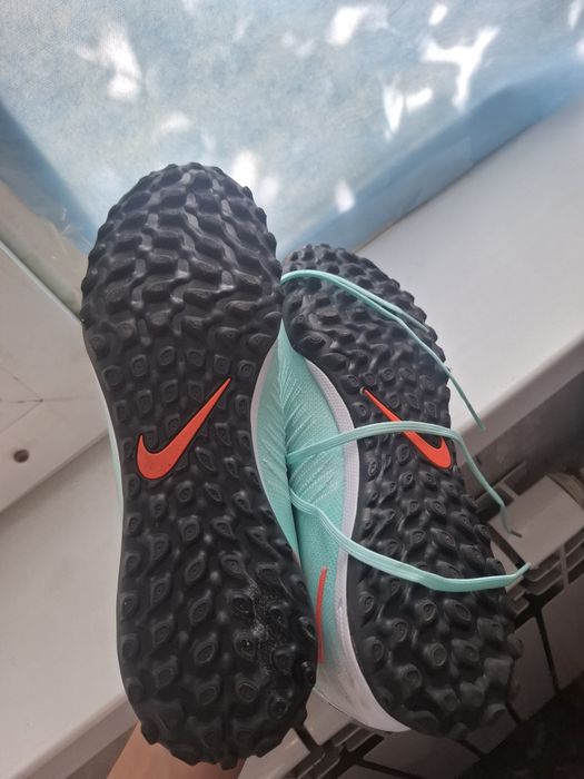 Nike Phantom GX.