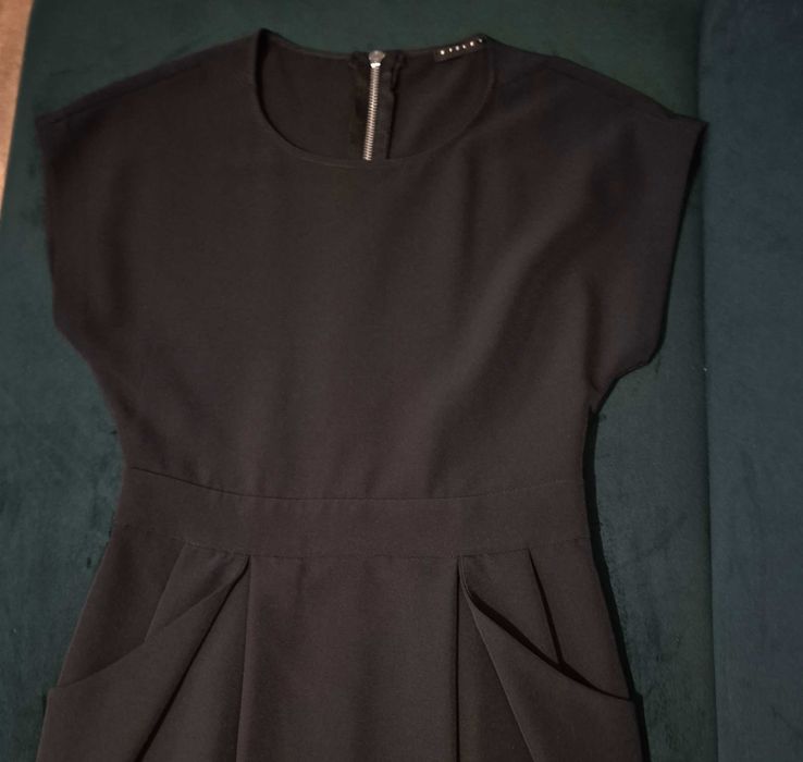 Sisley, черна рокля с джобове, размер S