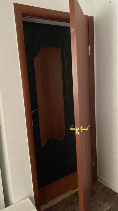 Продам дверное полотно 80