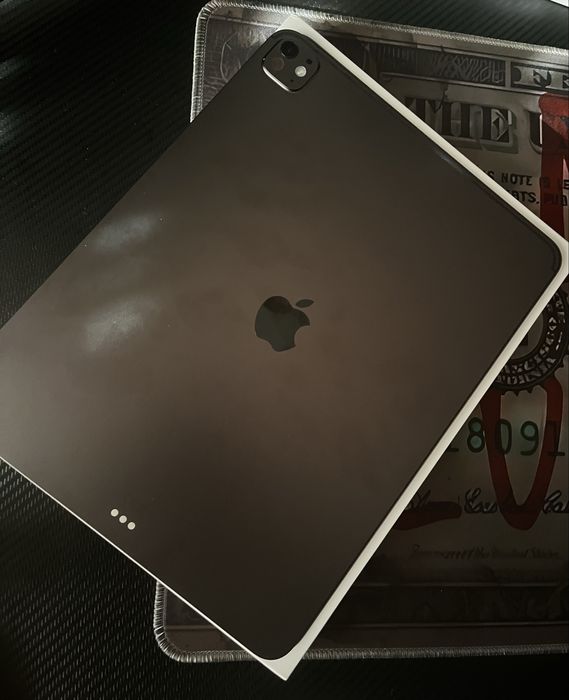 Ipad 13 pro M5 Wifi + Apple pencil + husa magnetica ( 100% Battery Health + 3 Cycle Count ) + Garantie 1 an si 10 luni