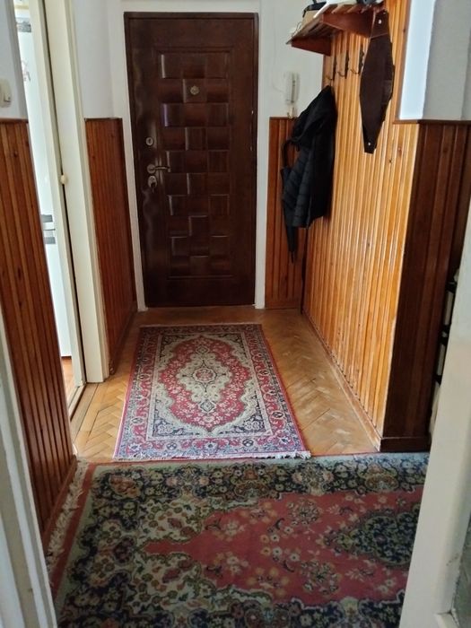 Închiriez apartament