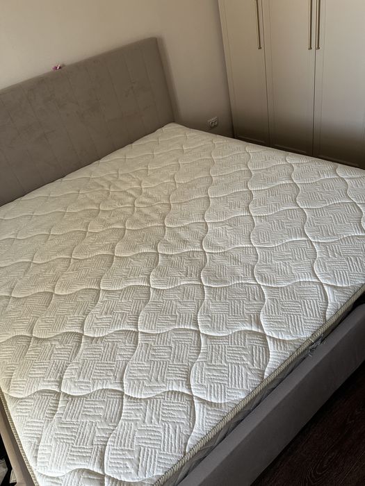 Продам спальную кровать.