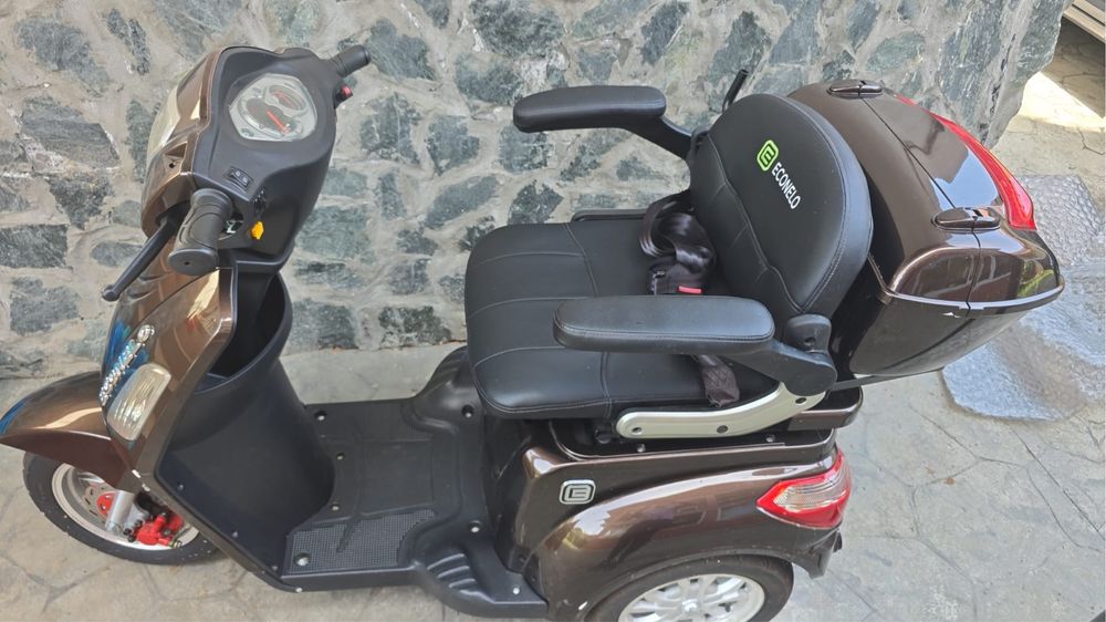 Vand  scuter electric cu trei roti