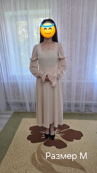 Нежное бежевое платье