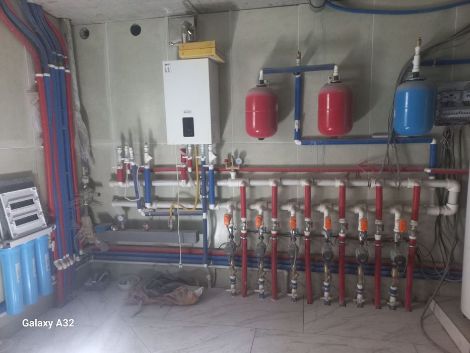 Профессиональный сантехник.Монтаж пластиковых труб.Теплый пол.