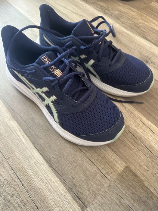 Спорни обувки/маратонки Asics 38 номер