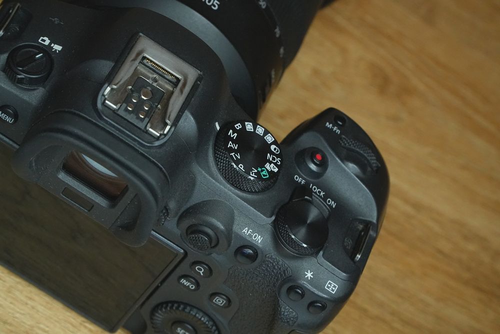 Canon EOS R6 Mark II RF 24-105mm F4 USM holati yaxshi