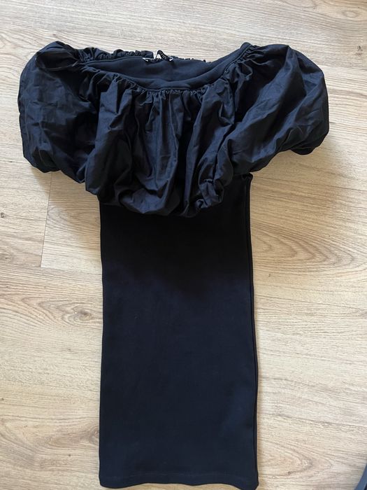 Рокля Zara ,еластична с паднали рамене