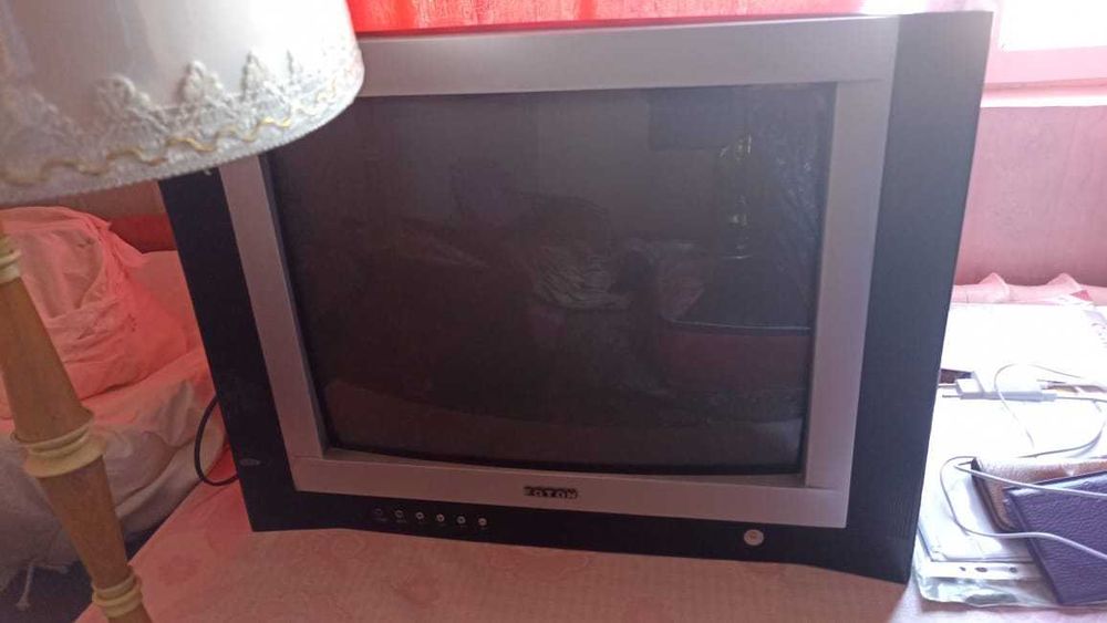 Продается цветной телевизор 21"