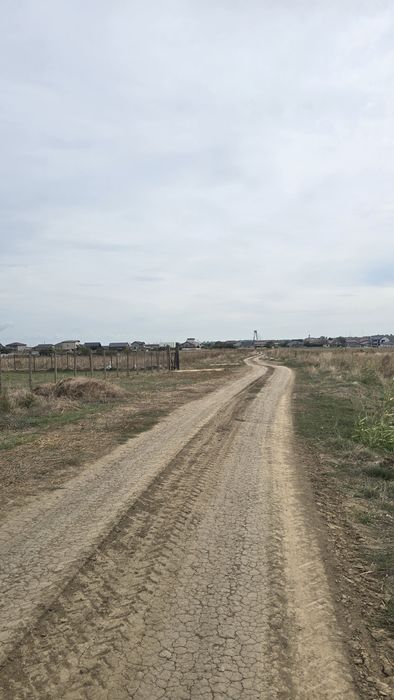 Teren intravilan  2500m² localitatea Lazu 
SUPRAFATA 2480mp
DESCHIDERE 38,43m
SITUATLA 600m DE SOSEAUA CUMPENEI SI 500M DE CENTRUL SATULUI LAZU
CADAST