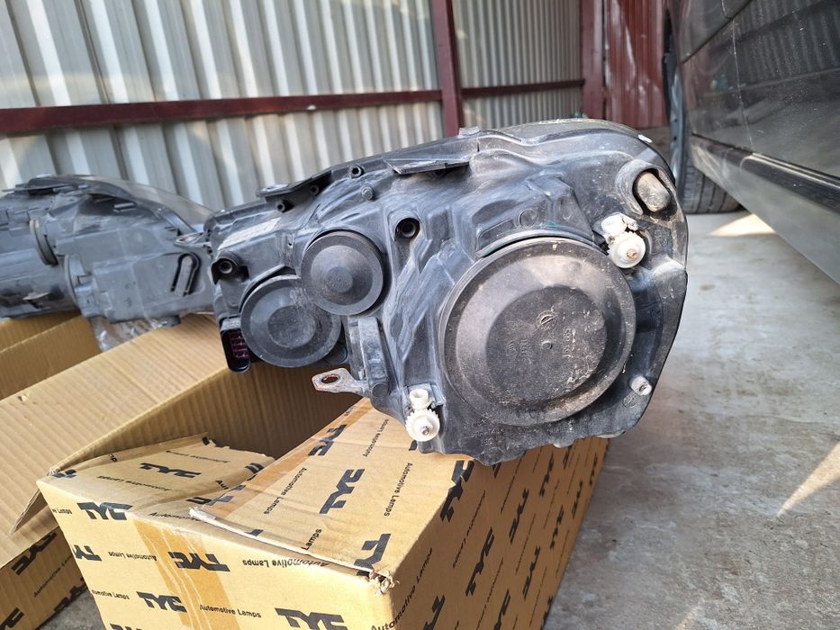 Faruri golf 6 originale golf stare foarte bună complet cu becuri  pren