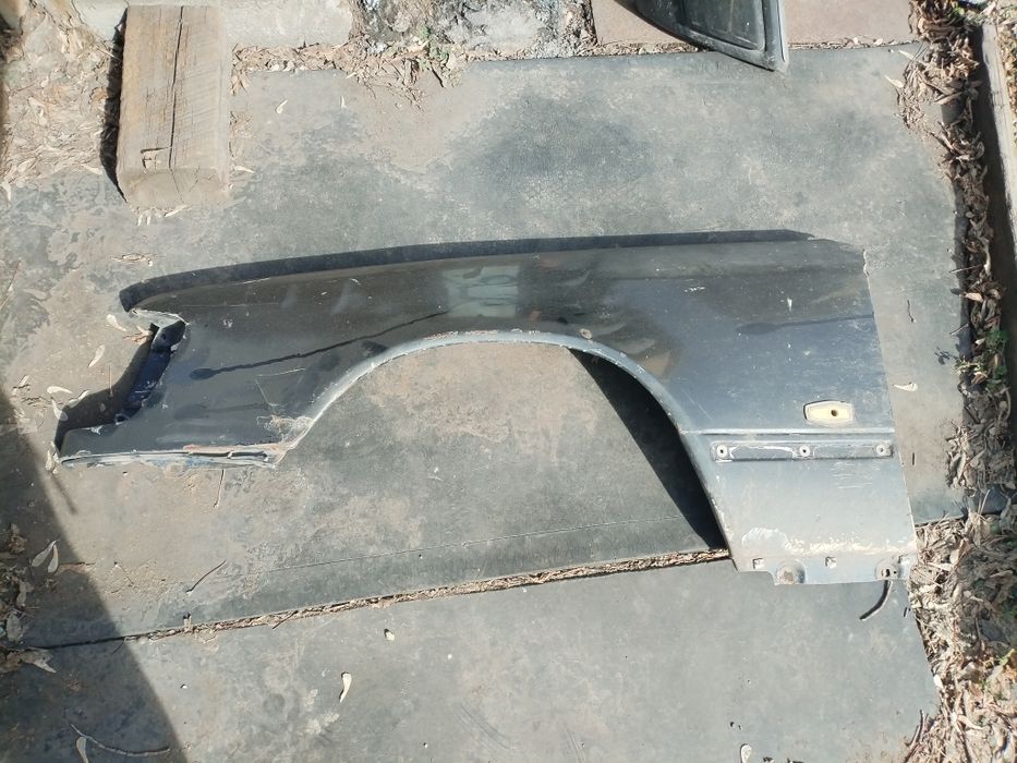 Крыло переднее левое Мерседес 124