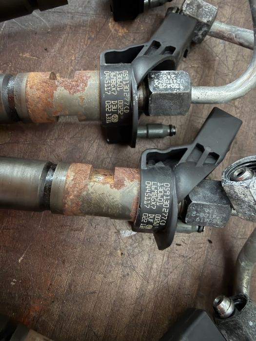 Injector audi a4 a5 a6 a7 a8 Q5 q7 3.0tdi CDUC CLAB CRC 059130277CD