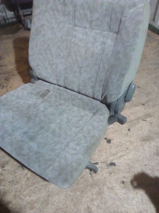 Боковые складные сиденья