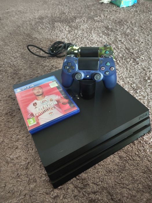 PS4 Pro 1TB + 2 controllere cu TMR!