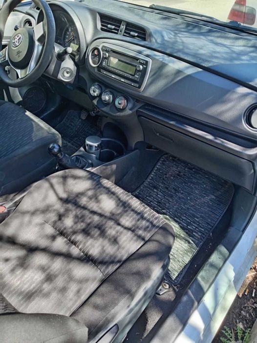 Toyota yaris 1.0 2013 г