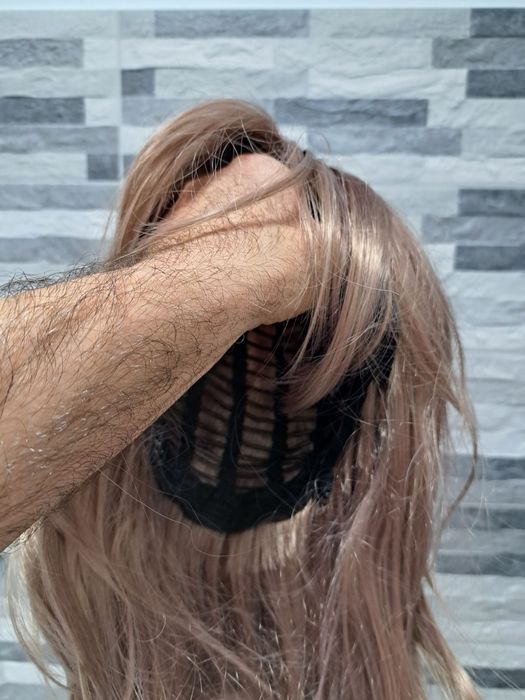 Perucă blondă folosită de două ori