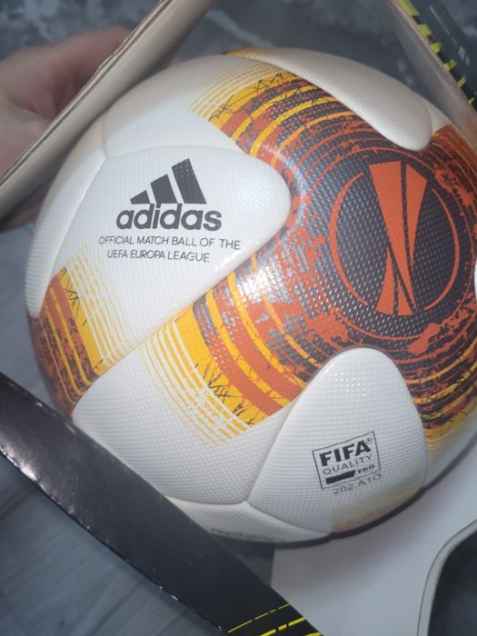 Vand 2 mingi originale adidas