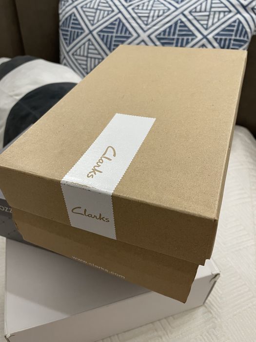 Продам босоножки кожаные бренда Clarks