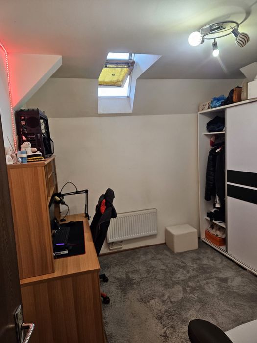 Vand apartament cu trei camer