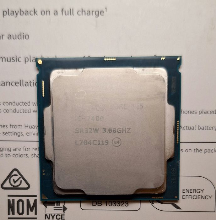 Chit Procesor+placa de baza însoțit de acestoriile necesare