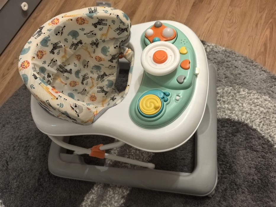 Бебешка проходилка и паяци