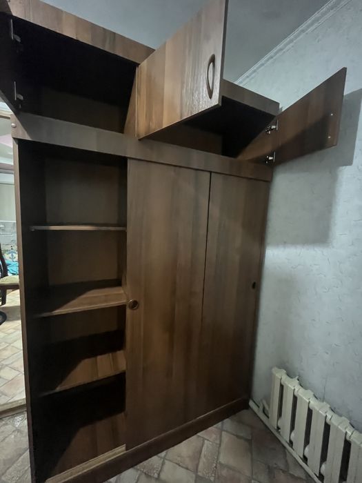 Продам шкаф в спальню, б/у