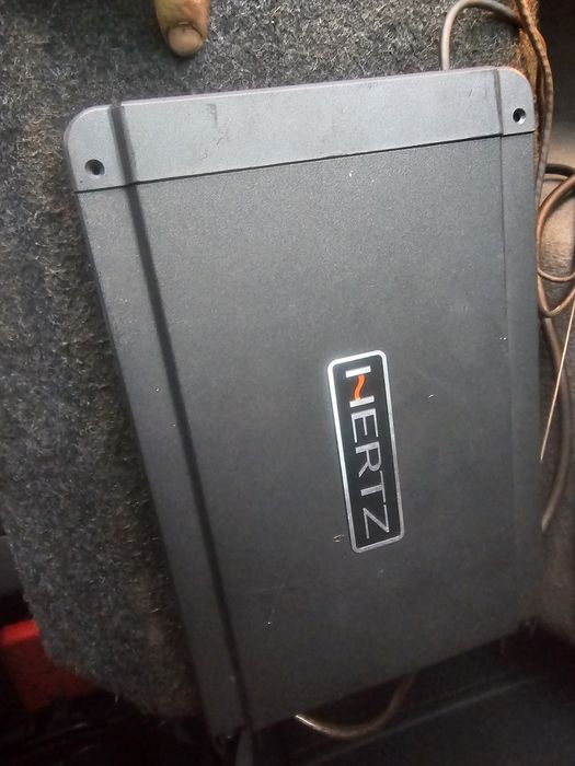 Автомобилен усилвател Hertz