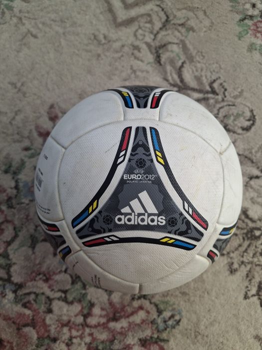 Продам мяч Евро 2012+насос,иголка