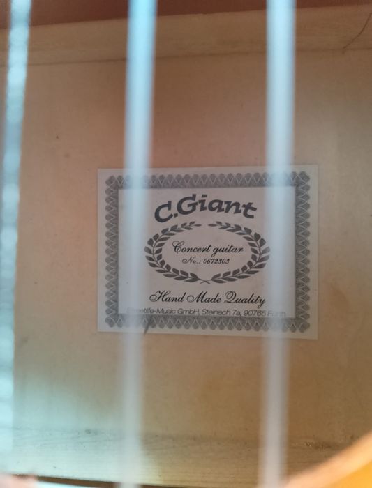 Vând chitară clasică Valencia