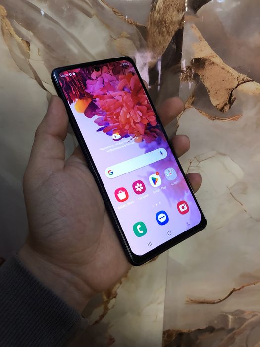 В продаже Samsung S20FE