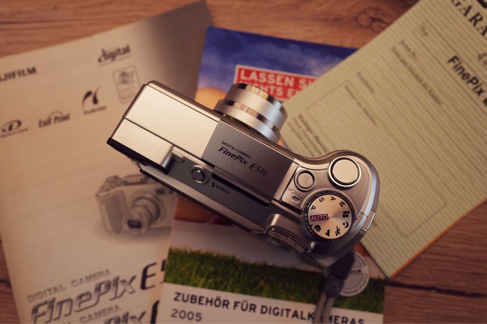 Aparat foto Fujifilm Finepix E510 baterii AA la cutie instagram Retro