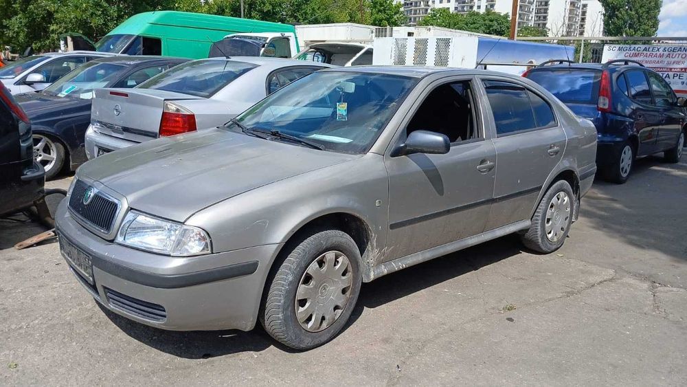 Dezmembrez Skoda Octavia 1 -1.6 Benzina Din 2009 - BFQ