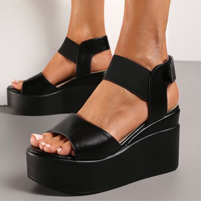 Дамски сандали на платформа