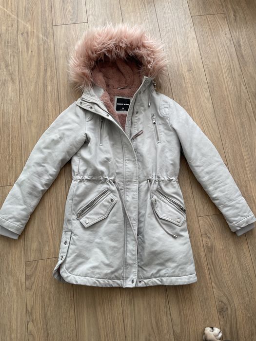 Зимно яке с пухкава качулка