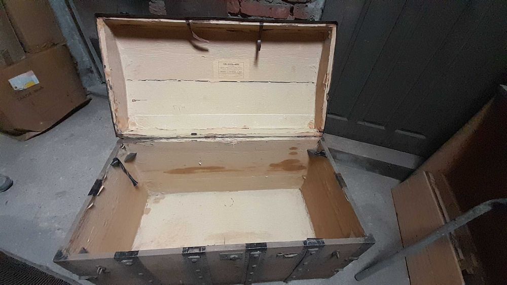 Антични дървени сандъци