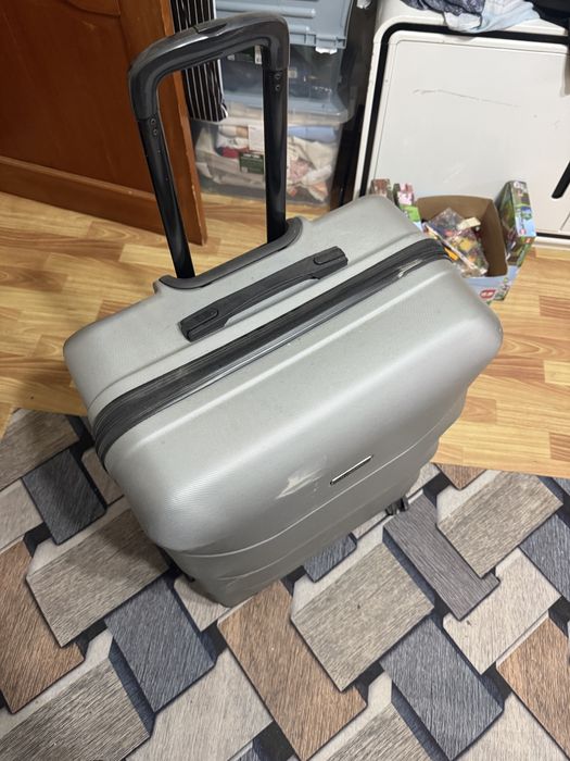 Продаю чемодан