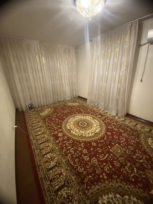 гофур гулом метросини олдида 1 киши керак