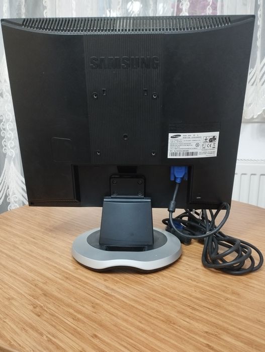 Продавам компютър