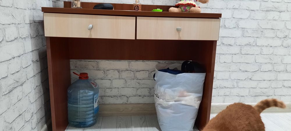 Туалетный столик, трюмо