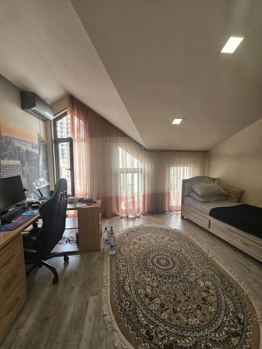 Садётся Евро Дом 5 Комнат М.Горький Буюк Ипак Йули Школа Дипломат